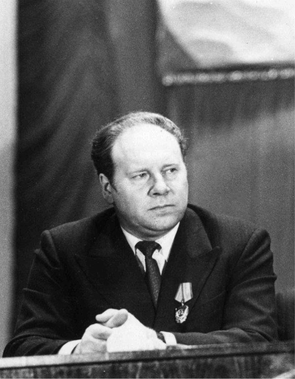 Паршин В.А. Директор НТМК с 1975-1979 г. Паршин В.А. Директор НТМК с 1975-1979 г.